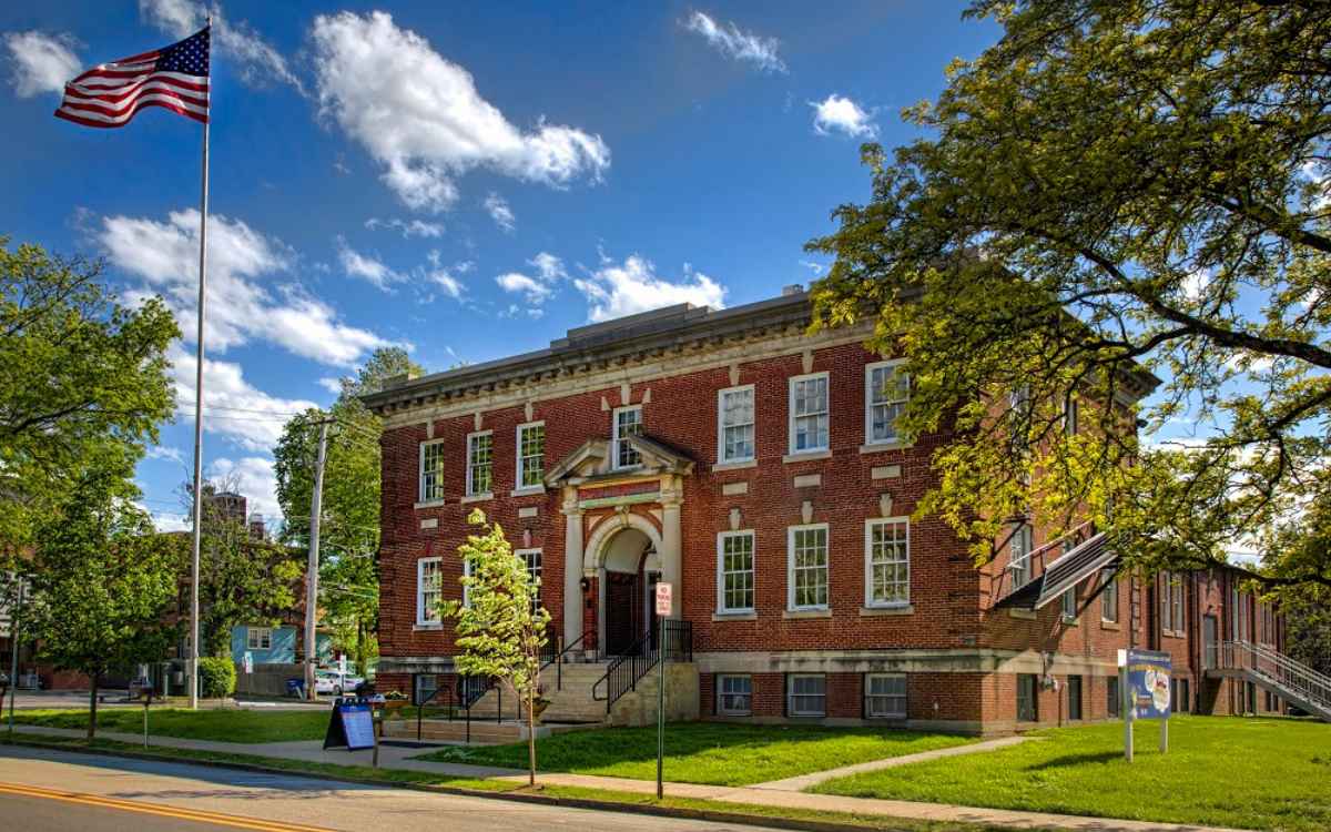 Uptown Knauer Arts Center
